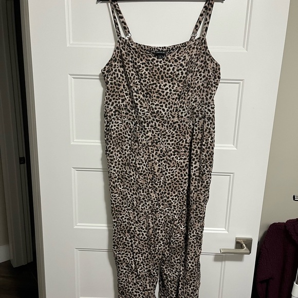 Torrid Woman’s Jumpsuit Size 3 Leopard Print Sleeveless Rayon - Picture 4 of 16
